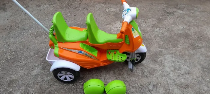 Moto triciclo para gêmeos 