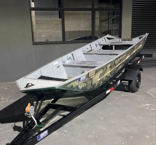 BARCO DE ALUMÍNIO USADO