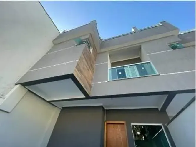 Sobrado à venda em Santo André Vila Curuçá | 2 suítes | 2 vagas | Porcelanato