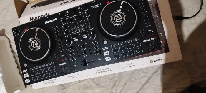 Controladora DJ - Numark Mixtrack Pro Fx