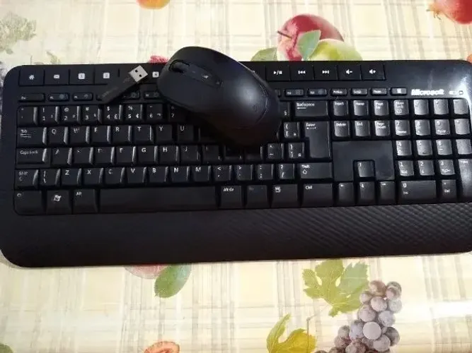 Teclado e Mouse Sem Fio Microsoft Desktop 2000