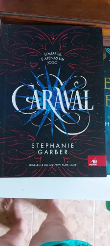 Livro Caraval ( volume 1)