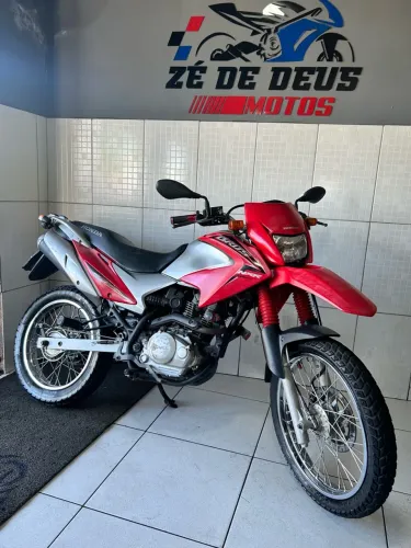 Bros 150 com pintura de fábrica