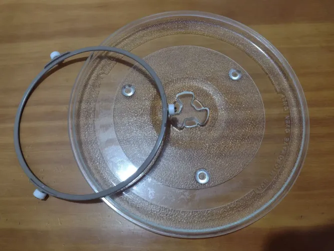 Prato de microondas mod Y25 (27cm) com suporte