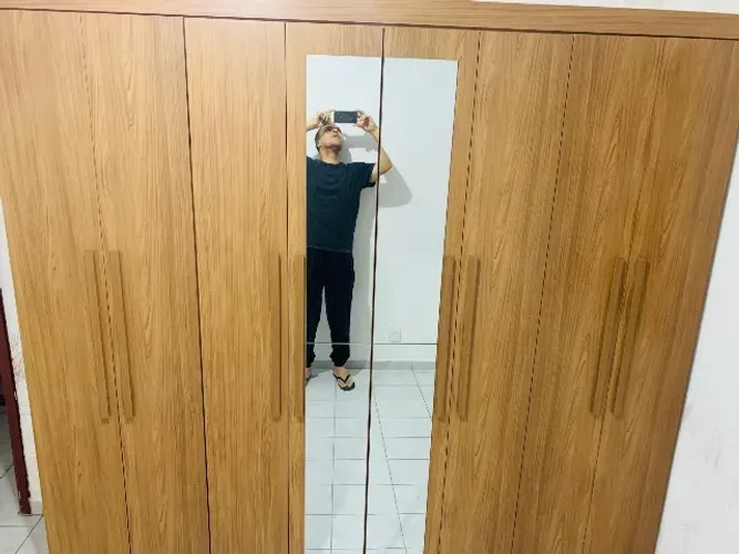 Guarda-roupa 8 portas com espelho - Pouco tempo de uso