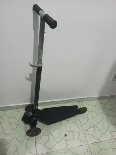 Patinete com rodinha led ao andar