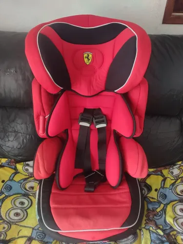 Cadeirinha de carro da ferrari