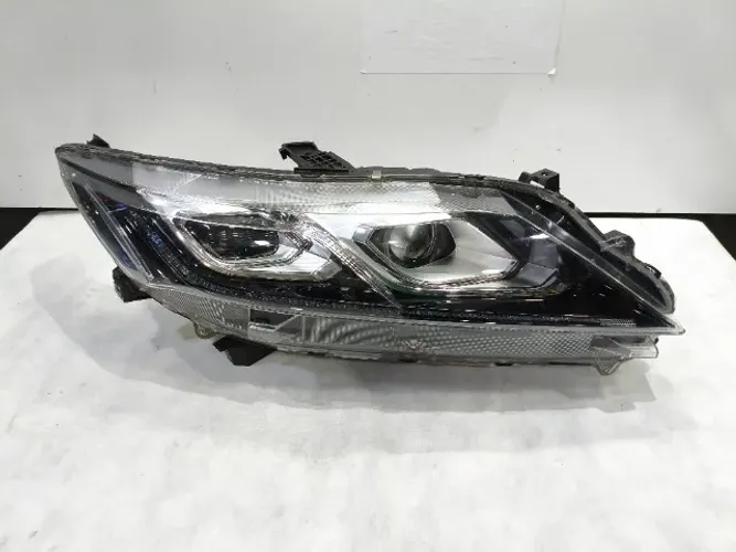 Farol direito Eclipse Cross 2018 2019 a 2022 original