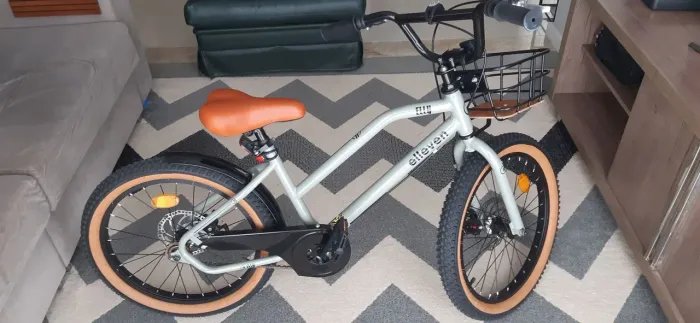 Bike Infantil Elleven Aro 20, com cestinha.