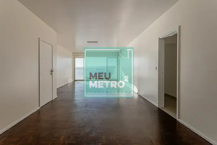 Apartamento à venda com 4 dormitórios, na Beira-mar, em Florianópolis.