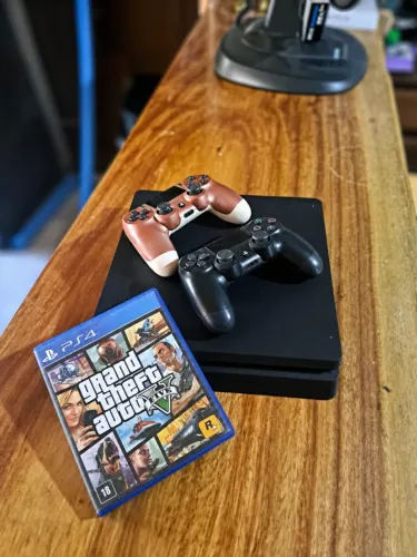 PS4 Slim 1TB + 2 controles + GTA V