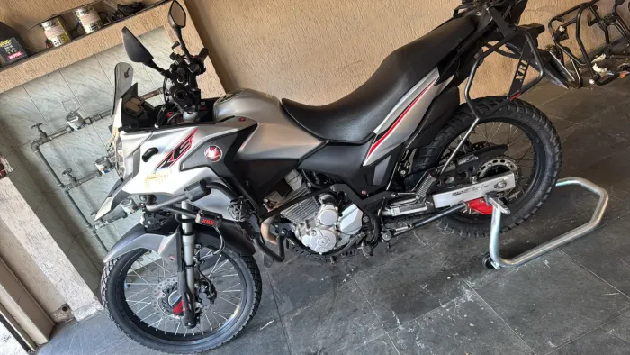 XRE 300 2019 linda