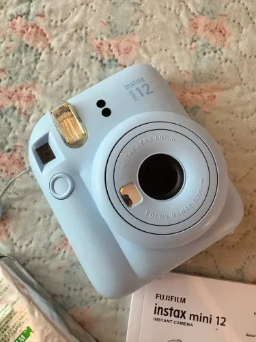 Instax mini 12 azul candy + pack de 10 poses