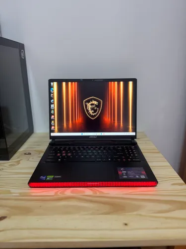 Notebook MSI Raider - Intel Core i9 14900HX / RTX 4070/ 32GB DDR5/ SSD 1TB (Aceito Trocas)