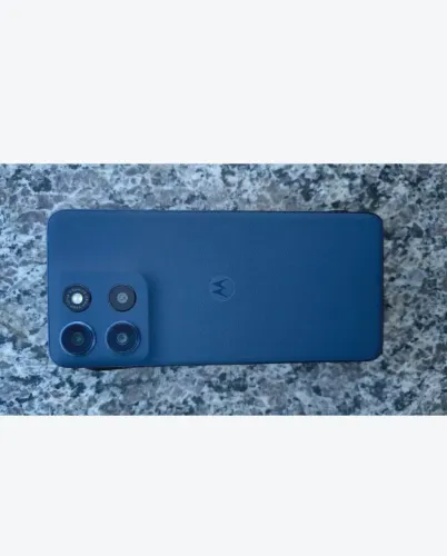 Vendo ou troco com volta , moto g56 , 256gb 8ram capacidade de mas 8 , tem nota fiscal 