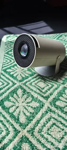Projetor HY-300 com defeitos
