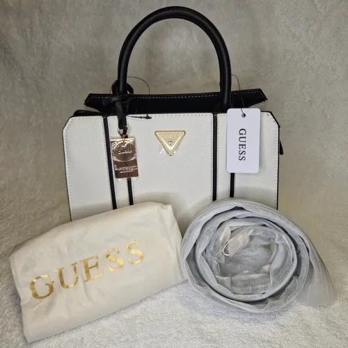 Bolsa Guess Original Cassian Branca e Preta Transversal - NOVA