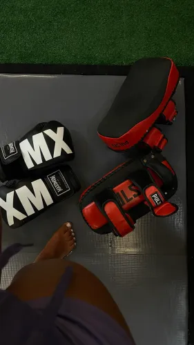 LUVA DE MUAY THAI À VENDA!