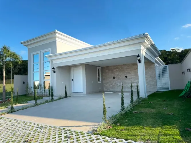 Casa linear clássica para venda com 219 m2 com 3 quartos em Operário - Rio das Ostras - RJ