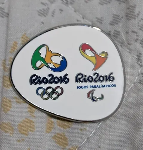 Pin oficial dos Jogos Olímpicos e Paralímpicos Rio 2016
