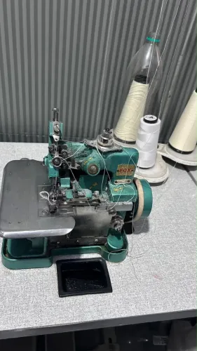 Vendo máquina overloque