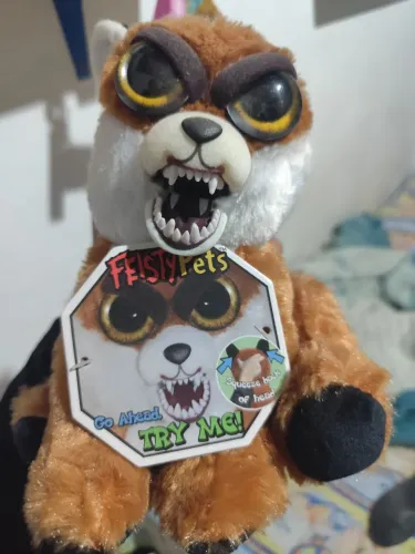 Raposa Feisty Pets com TAG