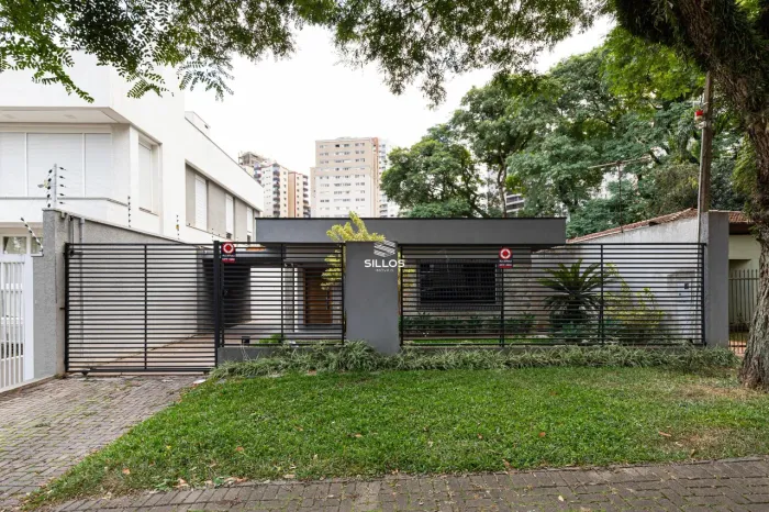 Casa comercial para alugar com 170 m² de área privativa no Água Verde em Curitiba