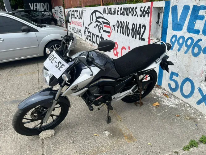 Moto em bom estado de conservação