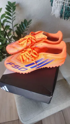 Chuteira society Adidas