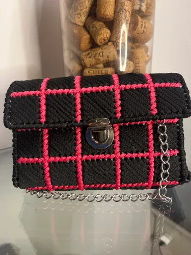 Bolsa em tela de tricô 