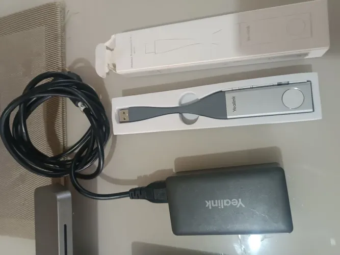 Kit Videoconferência Yealink VC200 4K + Apresentador Sem Fio WPP20 + Fonte PoE