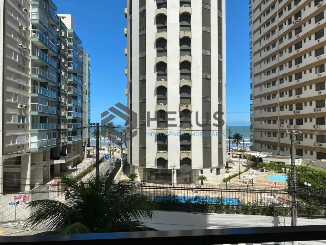 Apartamento com varanda e lazer a uma quadra da Praia das Asturias, Guaruja