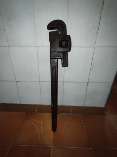 Chave de grifo 24