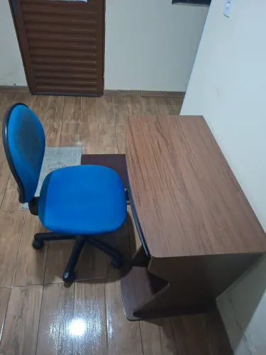 Mesa de Computador com Cadeira