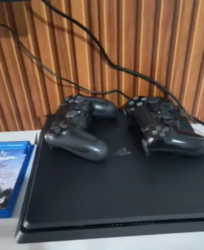Ps4 + 2 manete + jogo 
