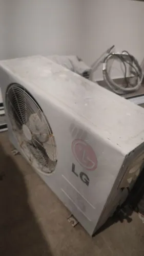 * - AR CONDICIONADO SPLIT - 24.000 BTUs - CONTROLE - GÁS RECOLHIDO