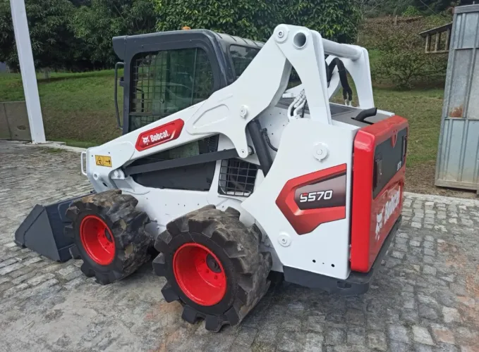 MINI CARREGADEIRA BOB CAT S570