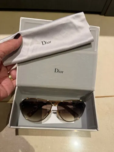 Lindo óculos de sol marca Dior comprado nos Estados Unidos