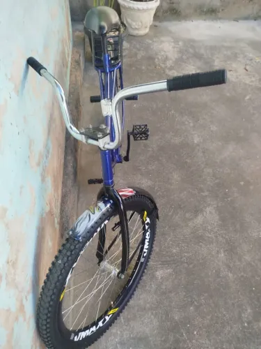 Vende se está Monark top. Som pega e andar 