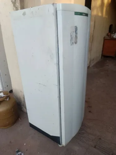 Geladeira usada por 330 ENTREGO
