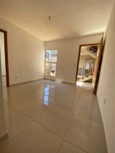 ALUGO APARTAMENTO COM PISCINA, PARQUINHO E CONDOMÍNIO FECHADO