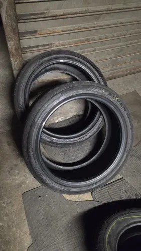 02 Pneus (um par) Pneus Yokohama Advan Sport 235 / 40 R19 Z