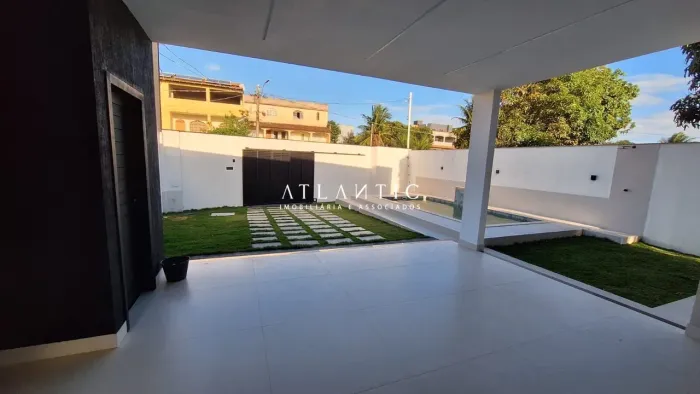 Casa Moderna com 3 Quartos, Piscina e 4 Vagas a Poucos Passos da Praia Ponta da Fruta