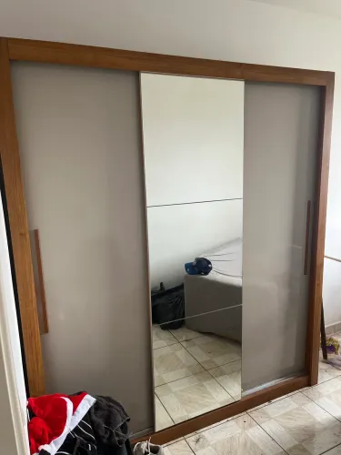 Guarda Roupa 3 portas de correr com espelho