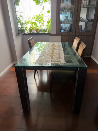 Mesa de vidro e aço inox 