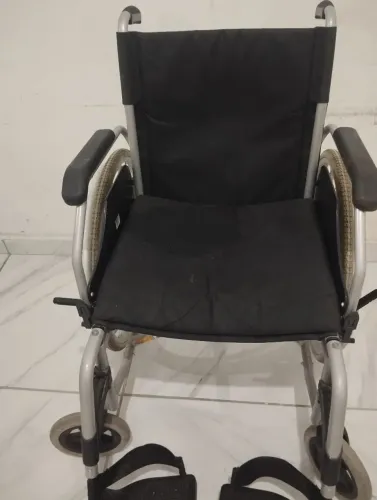 Cadeira de Rodas Semi nova ACEITO CARTÃO 