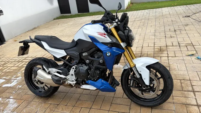 BMW F 900 R SPORT PLUS NA GARANTIA BMW