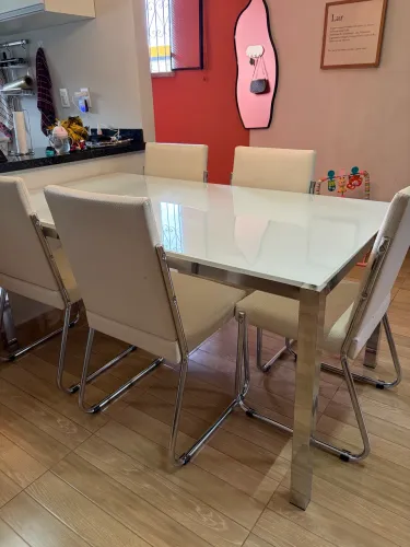 Mesa 6 lugares com cadeiras 
