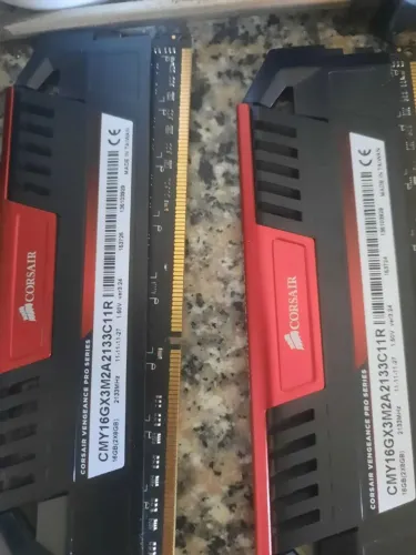 Duas Memórias 2X 8GB(16GB)(2x8gb) corsair vengeance dual channel ddr3 com dissipador top