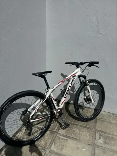 Bicicleta MTB Venzo Aro 29 Branca com Freio a Disco